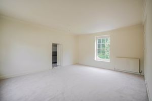 Principal bedroom- click for photo gallery